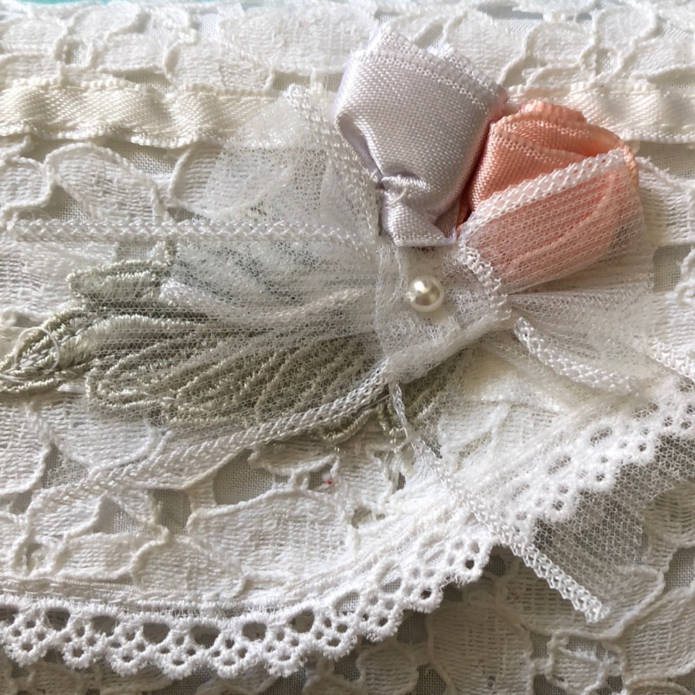 Tissue holder - Picture 4 of 4